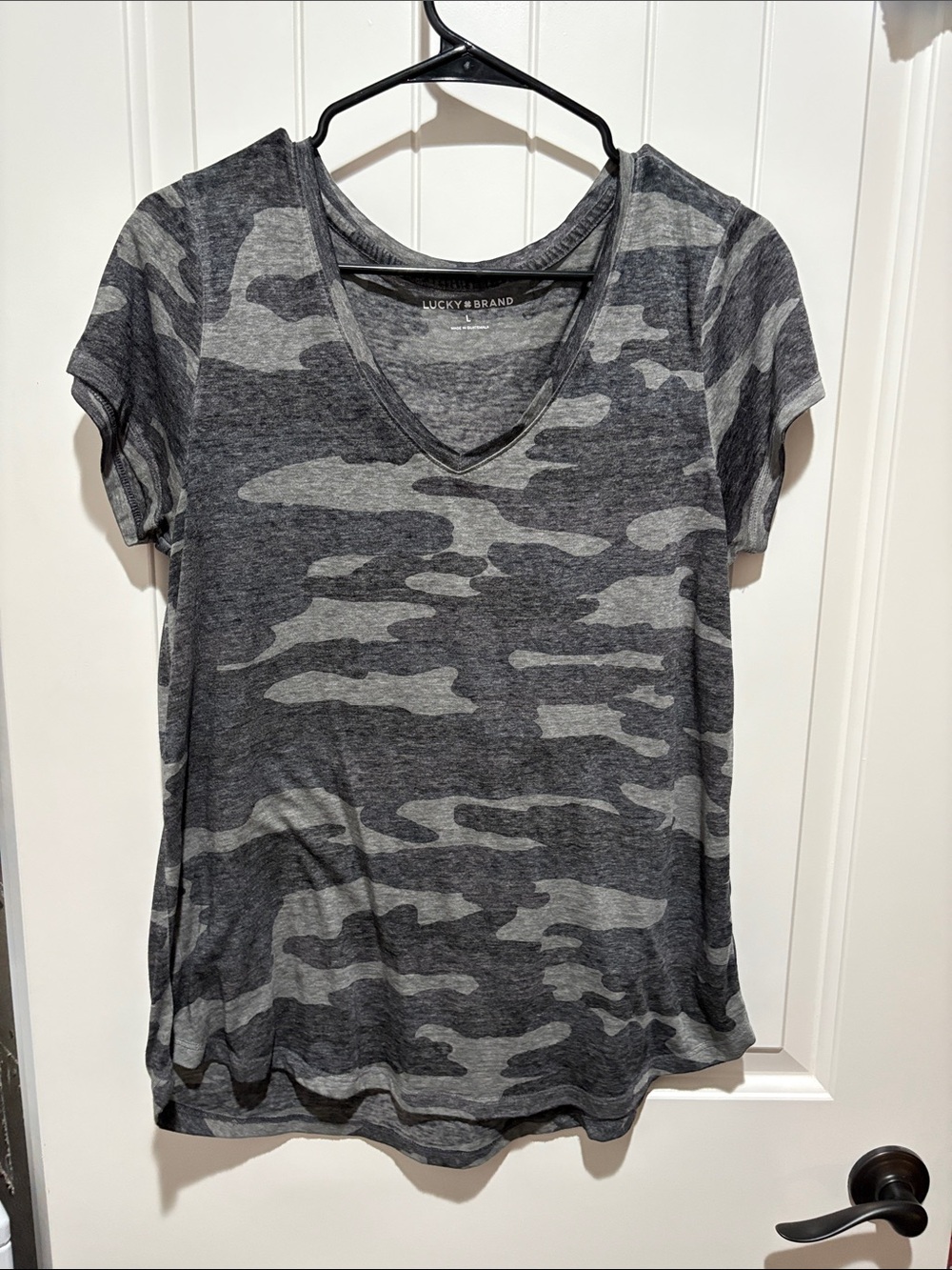 Lucky Brand Women's Gray Camo V-Neck Short Sleeve Tee